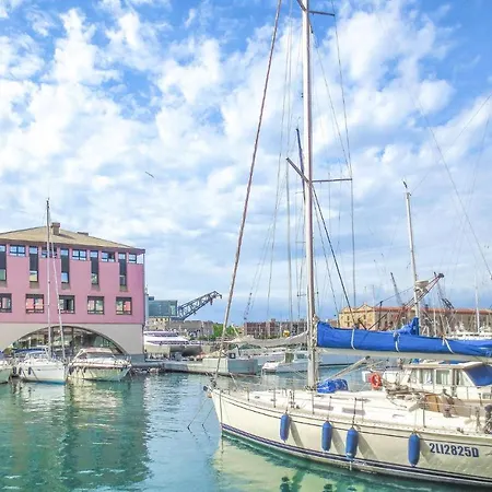 Appartamento Amazing In With Wifi And 2 Bedrooms *