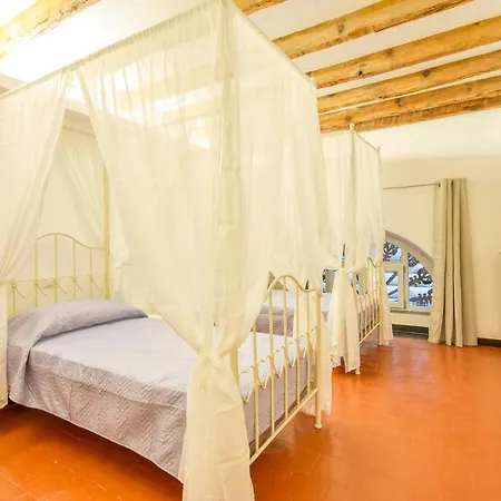 Appartamento Amazing In With Wifi And 2 Bedrooms Genova